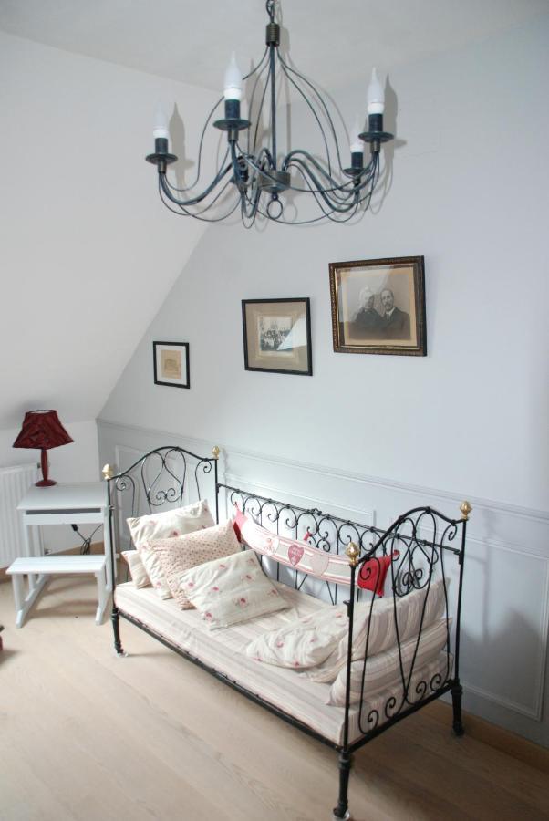 Chambre D'Hotes "Les Paturelles" Fougeres-sur-Bievre Exterior photo