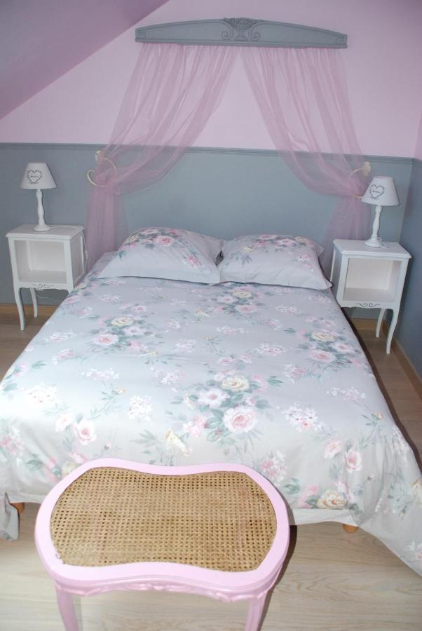 Chambre D'Hotes "Les Paturelles" Fougeres-sur-Bievre Exterior photo